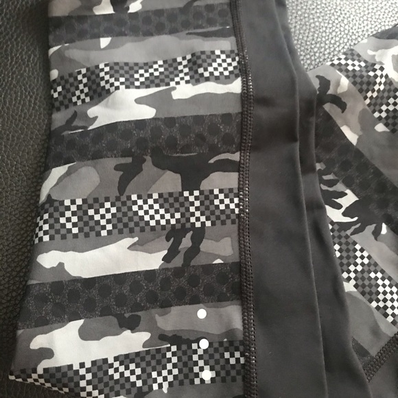 Nike Epic Lux Tight F8t 3/4 Capri Pant - Picture 2 of 4